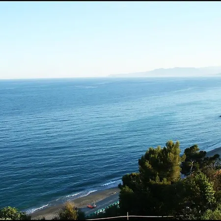 - With Amazing Seaview Semesterbostad